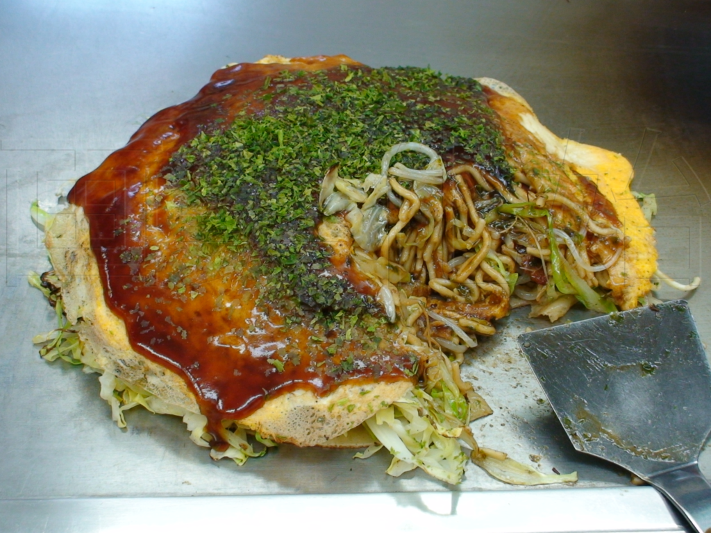 Okonomiyaki in Okonomimura (Hiroshima) – Eurasiatik – Cultures from ...